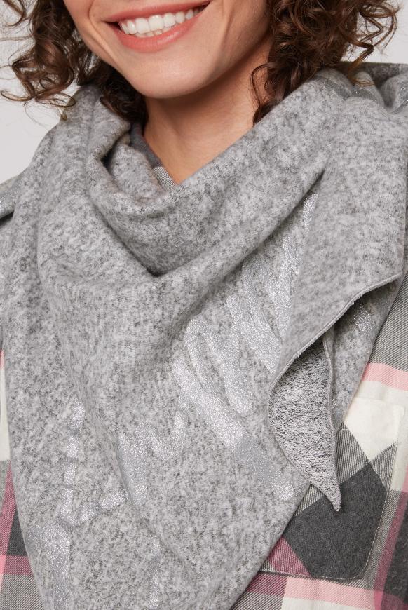 Triangle-Tuch aus Flauschstrick mit Print