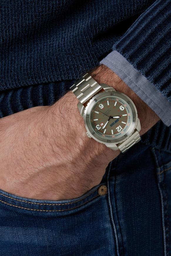 Uhr aus Edelstahl mit Gliederarmband
