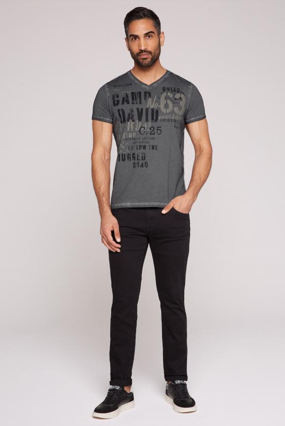 V-Shirt mit Used-Optik und Label Prints