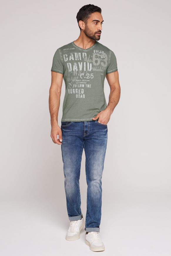 V-Shirt mit Used-Optik und Label Prints