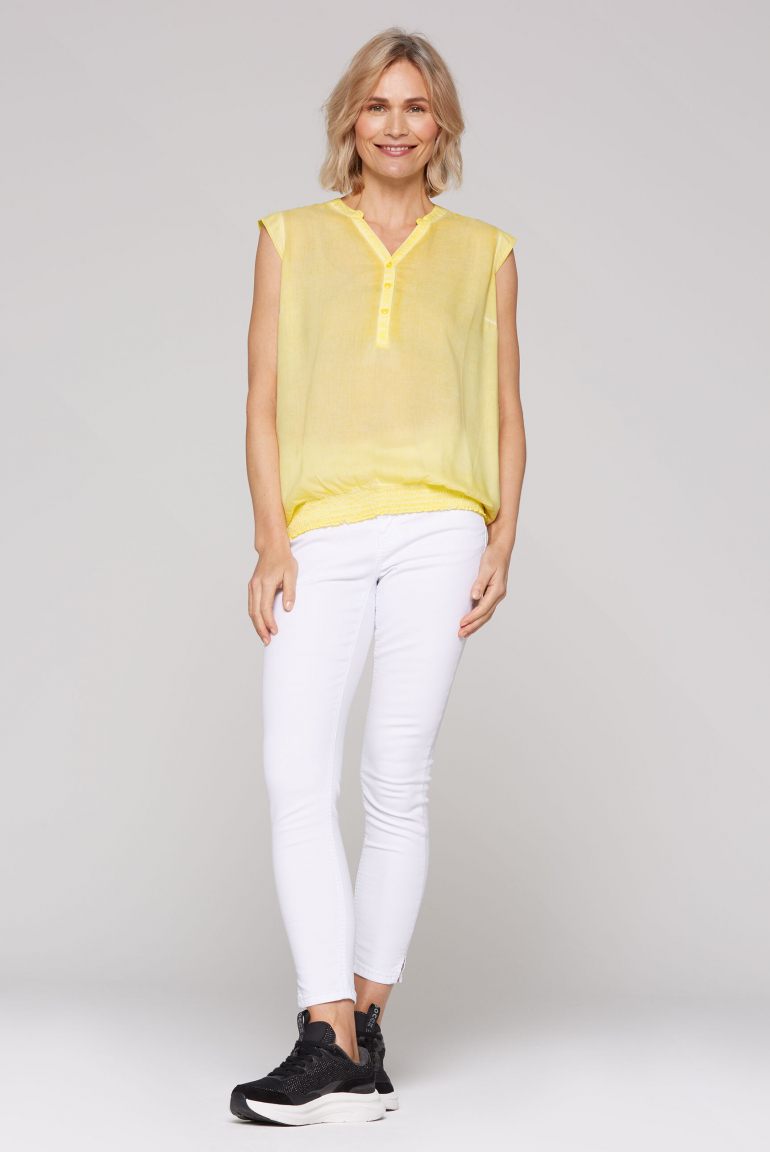 Ärmellose Bluse mit gesmoktem Saum und Rückenprint