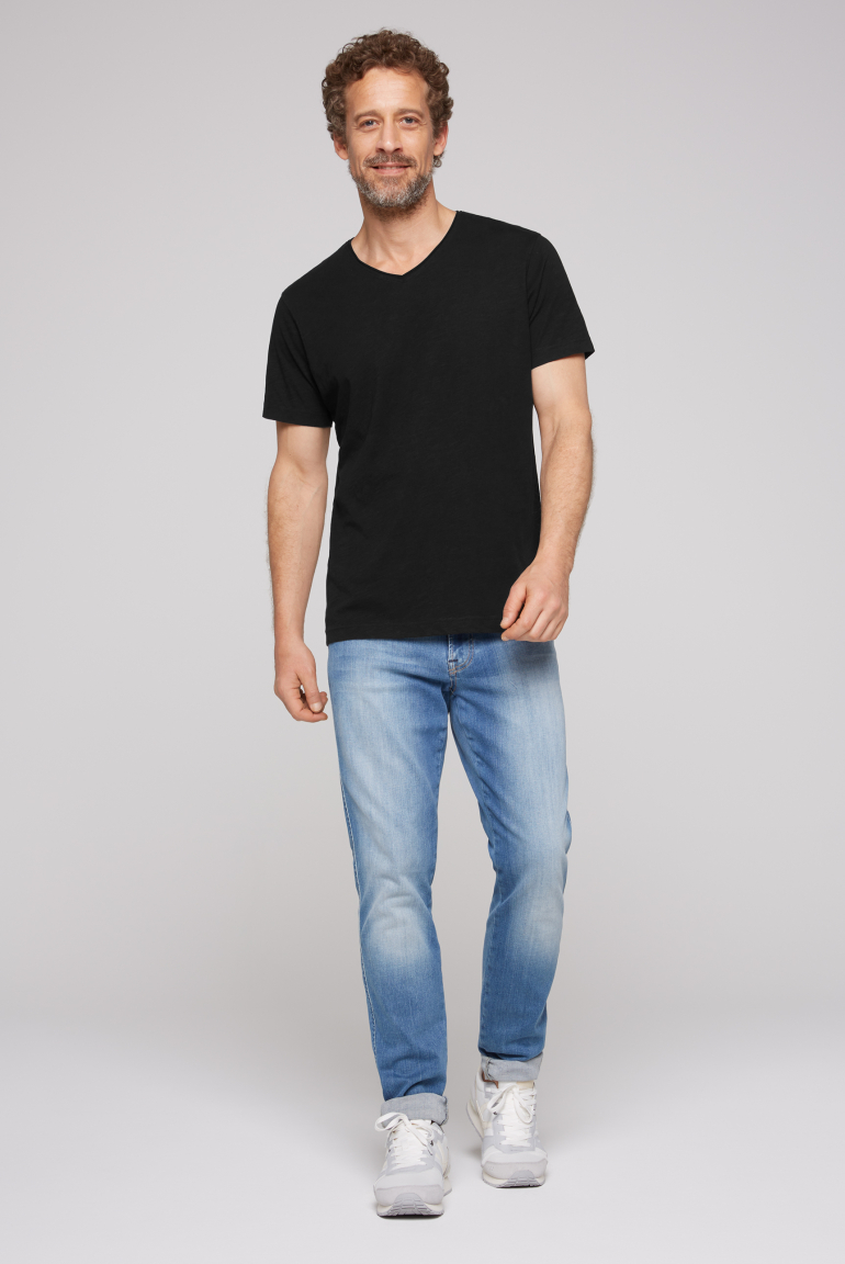 Basic T-Shirt V-Neck mit Used-Kante