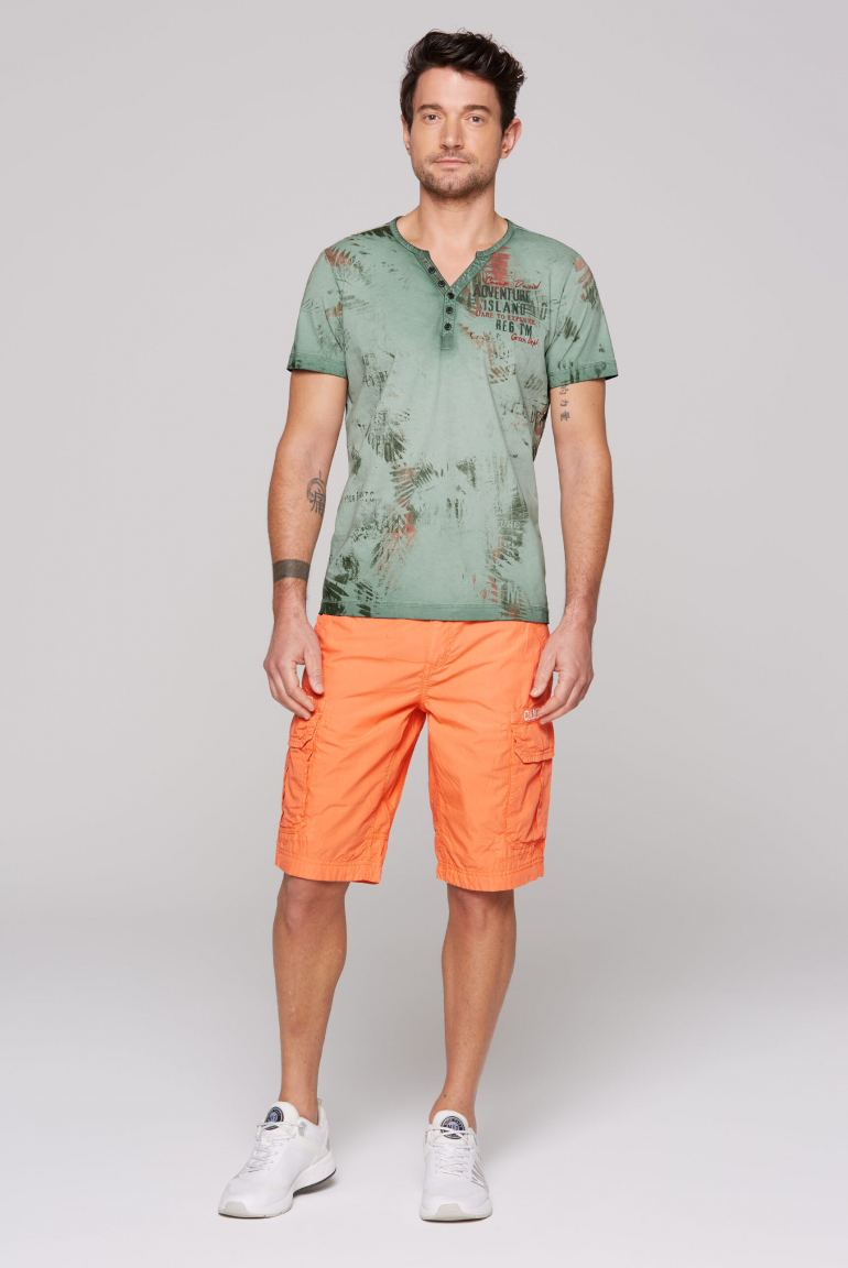 Cargo Shorts mit tonigen Tapes und Stickereien