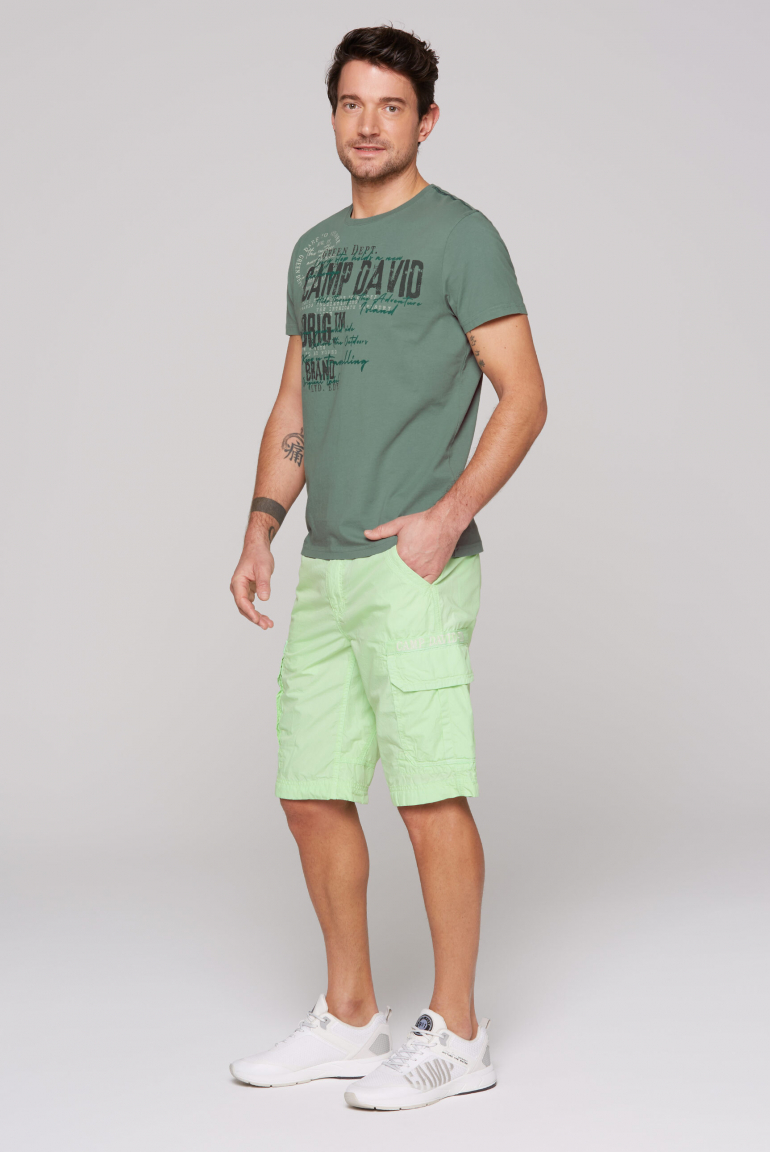 Cargo Shorts mit tonigen Tapes und Stickereien