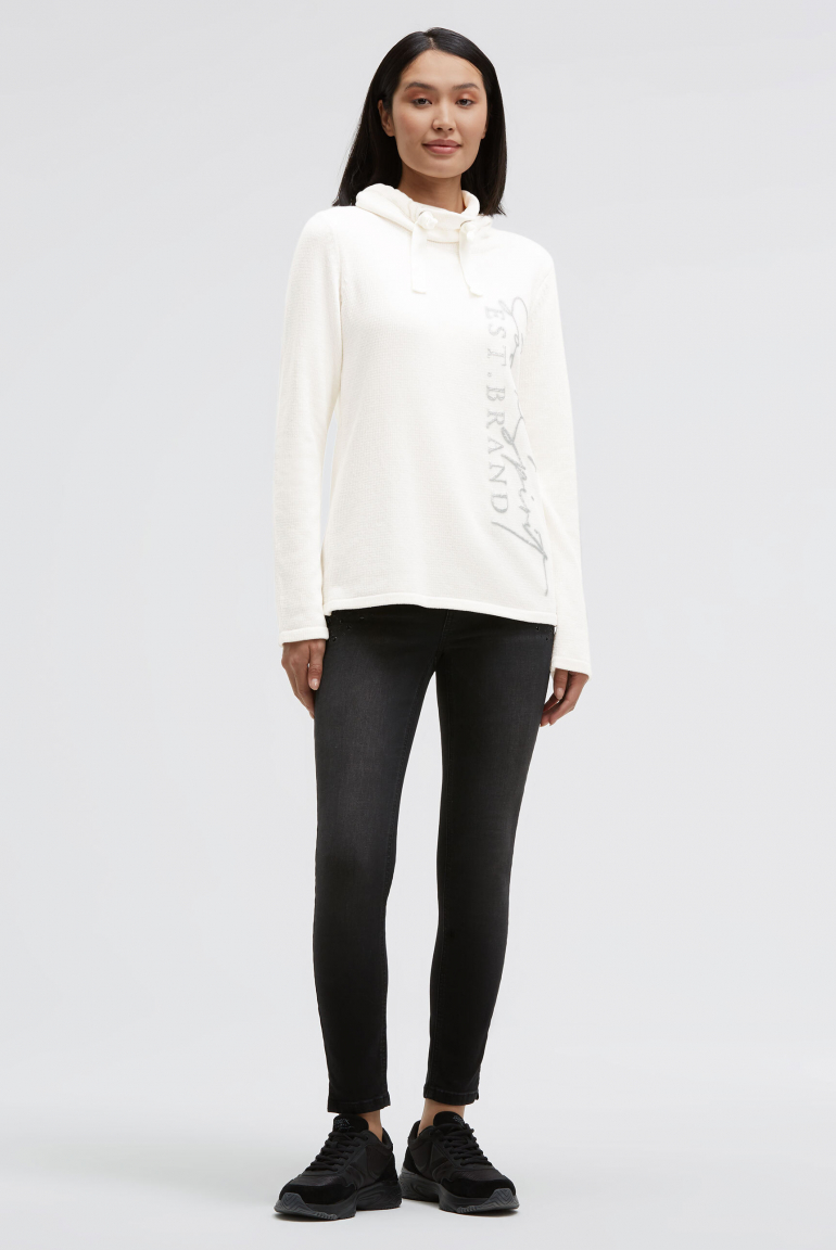 Chenille-Pullover mit hohem Kragen und Artwork