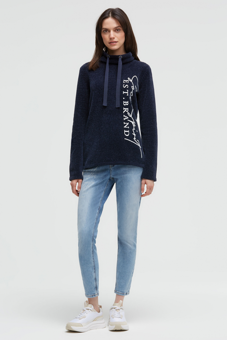 Chenille-Pullover mit hohem Kragen und Artwork