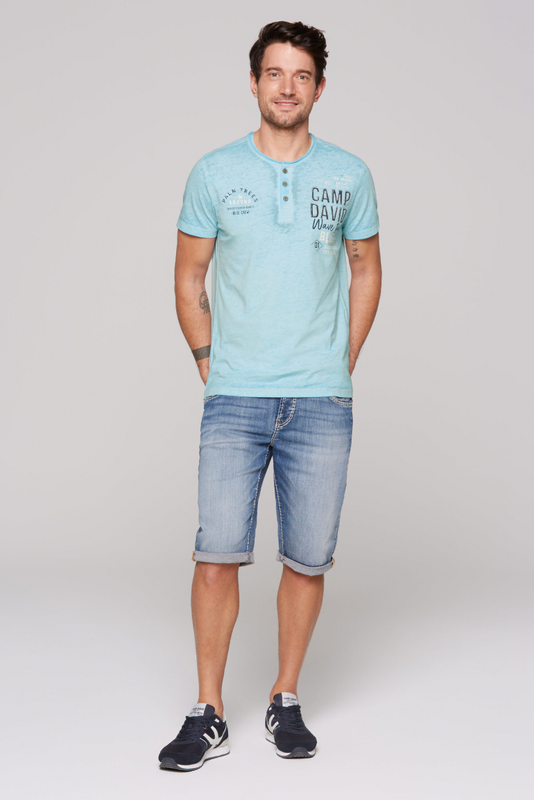 Henley-Shirt mit Ausbrenner-Effekten und Artworks
