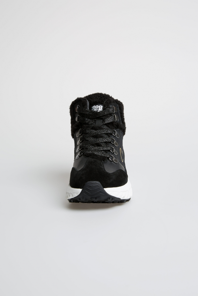 Hightop Sneaker im Hiking-Stil