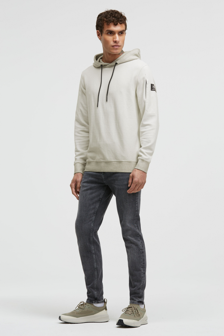 Hoodie Oil Dyed mit tonalen Ärmel-Patches