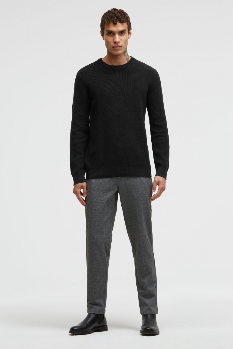 Klassischer Rundhalspullover