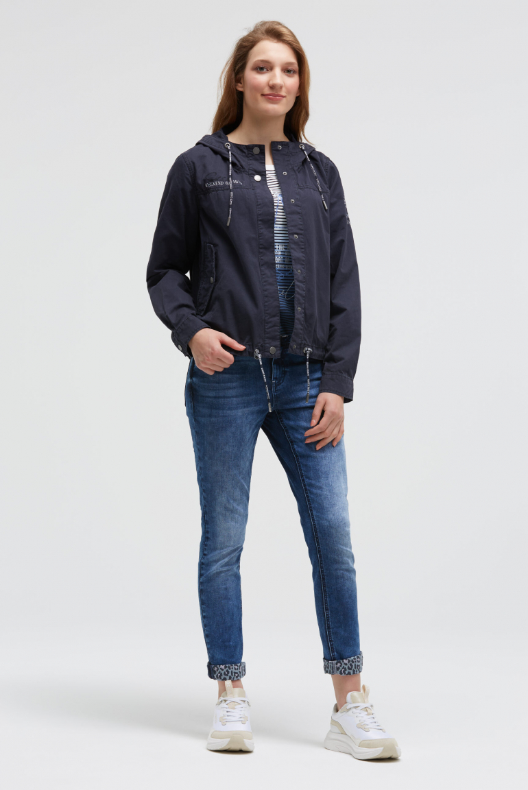 Kurzjacke mit Kapuze und Kordelzug im Saum
