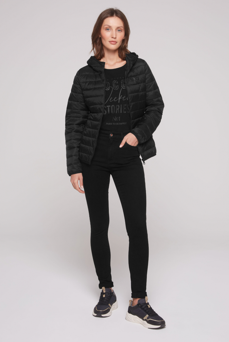 Leichte Steppjacke mit Kapuze