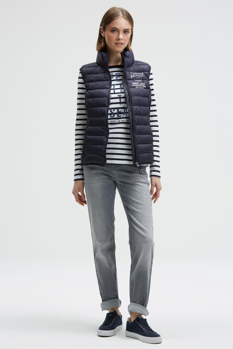 Leichte Steppweste mit Prints und Patch
