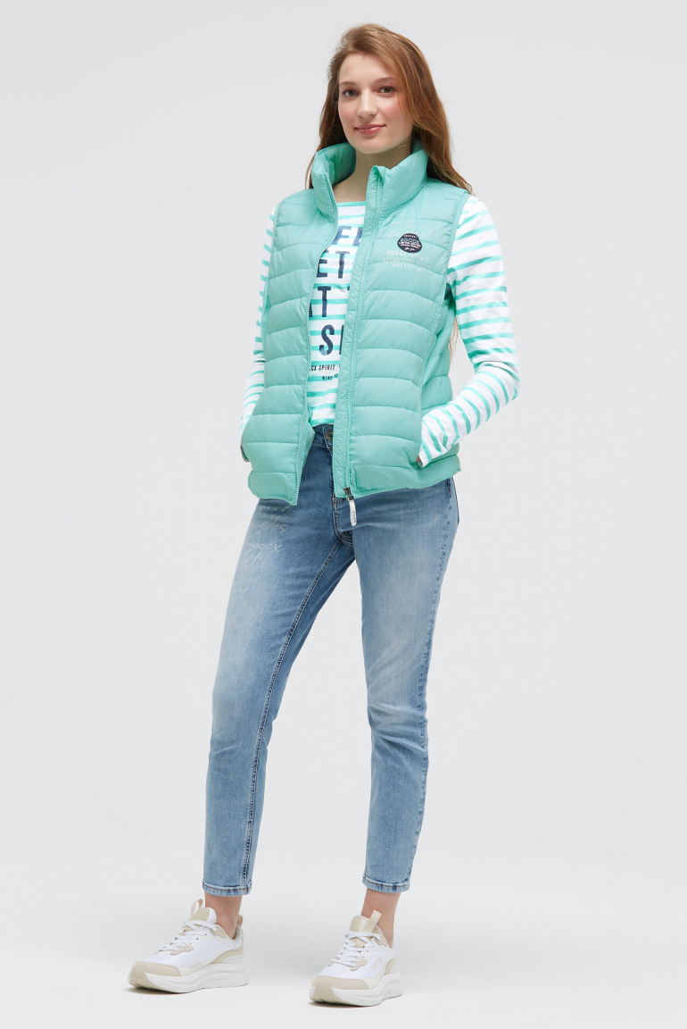 Leichte Steppweste mit Prints und Patch