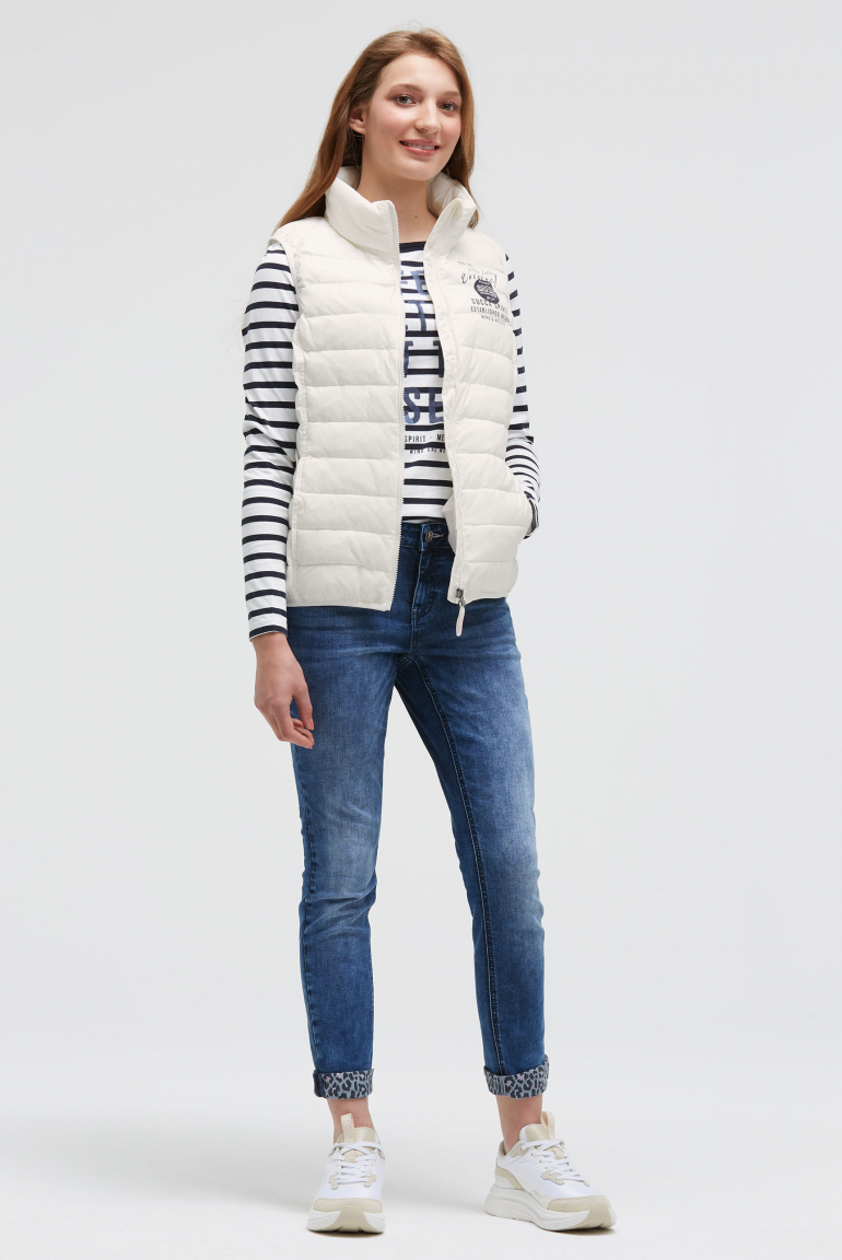 Leichte Steppweste mit Prints und Patch