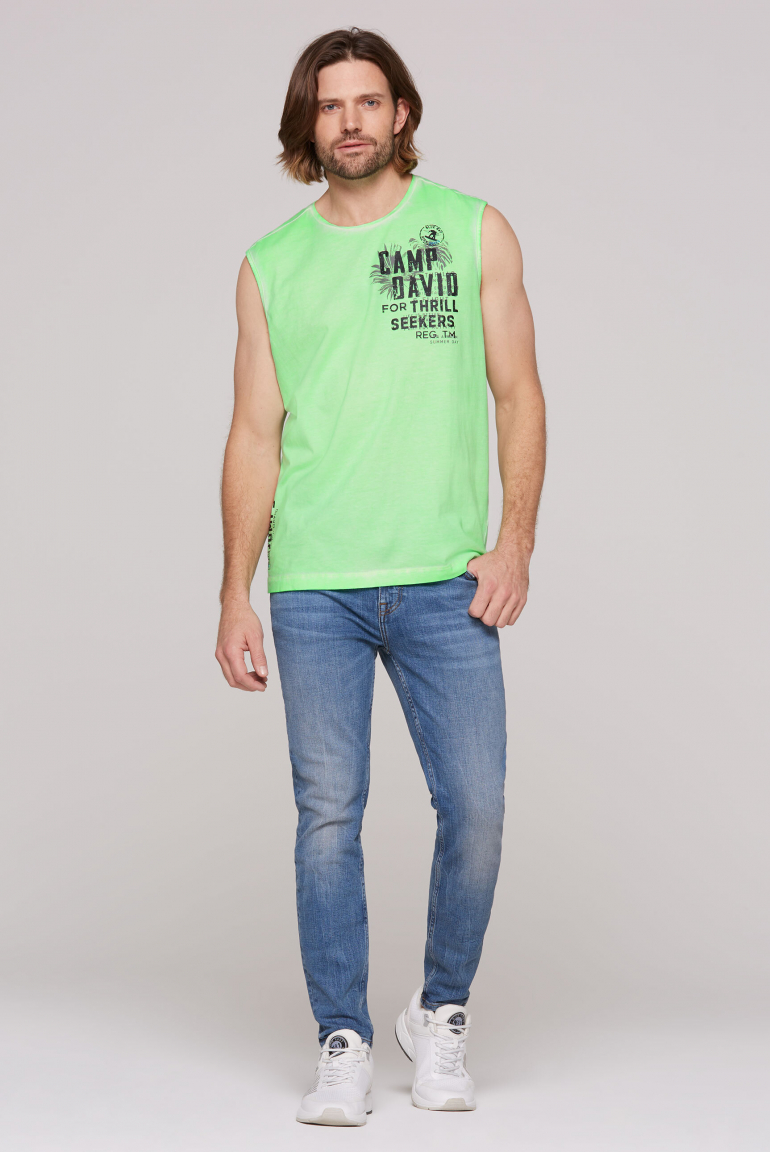 Muskelshirt Oil Dyed mit Label Prints