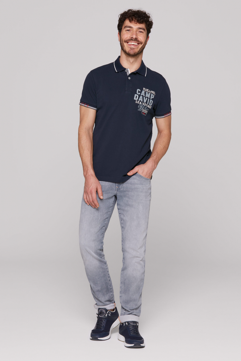Pikee-Polo mit Rubber Artwork und Two-Tone-Details