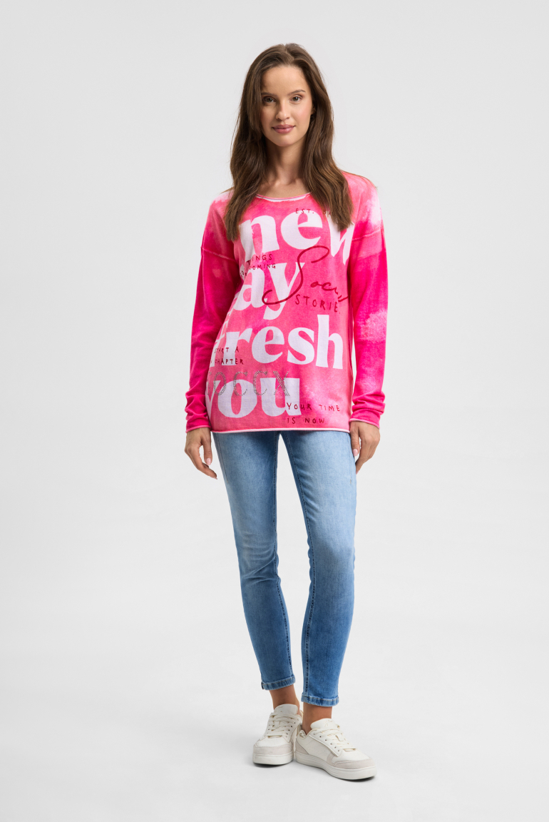 Pullover mit All Over Print und Schmucksteinen