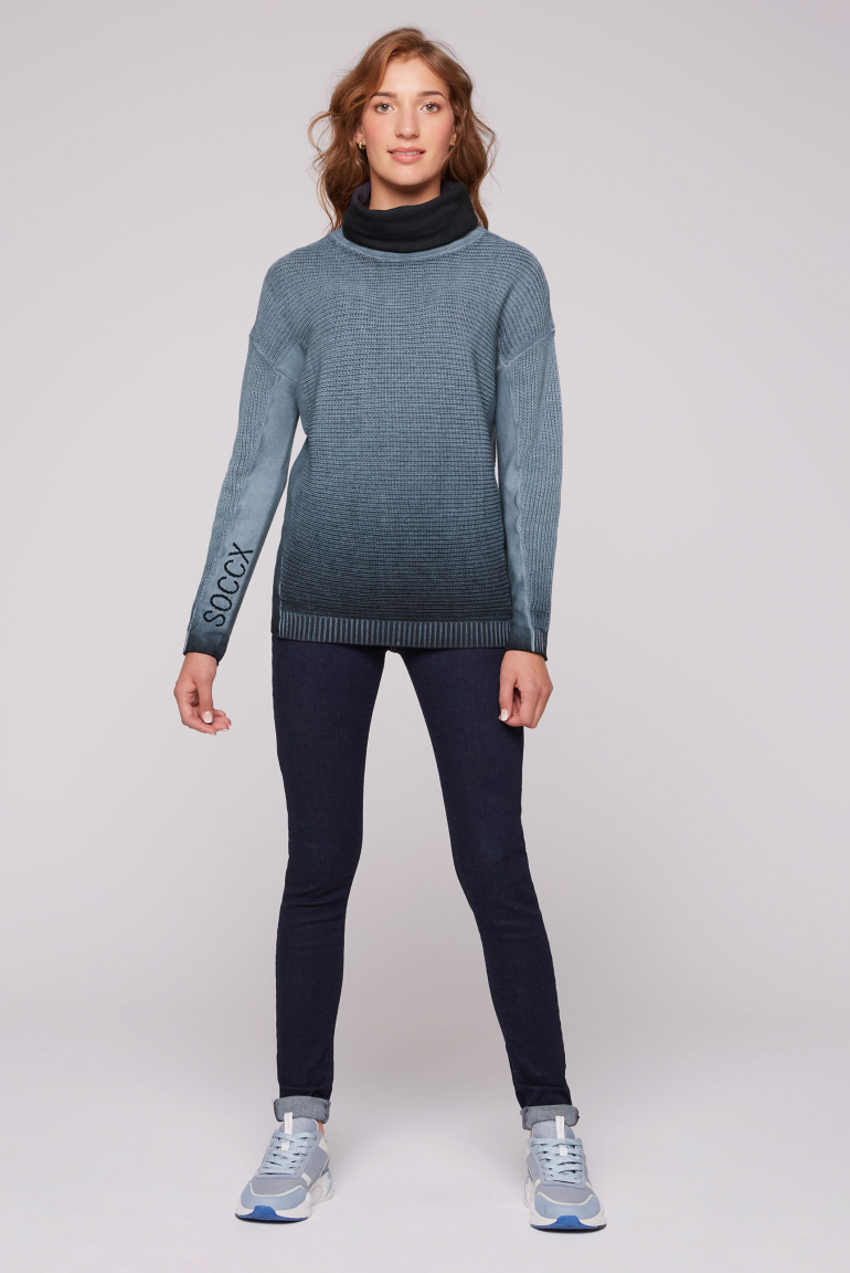 Pullover Oil Dyed mit Rollkragen und Intarsia-Logo