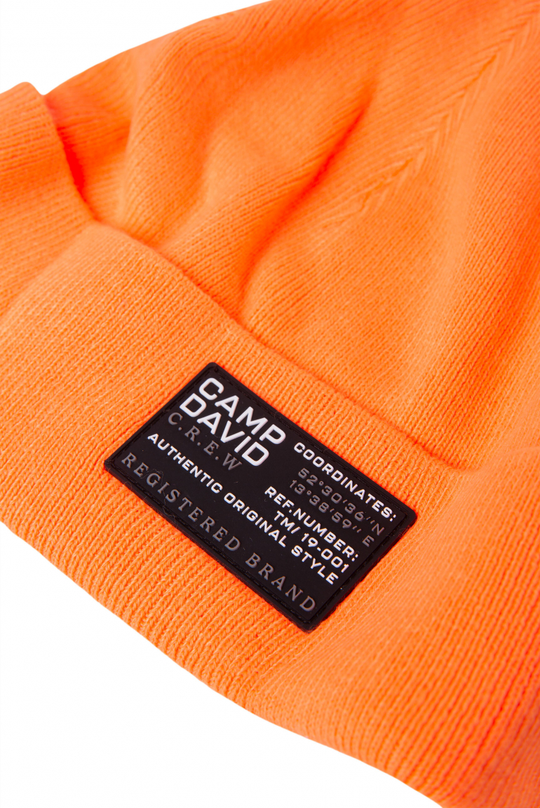 Rippstrickmütze mit Label Patch