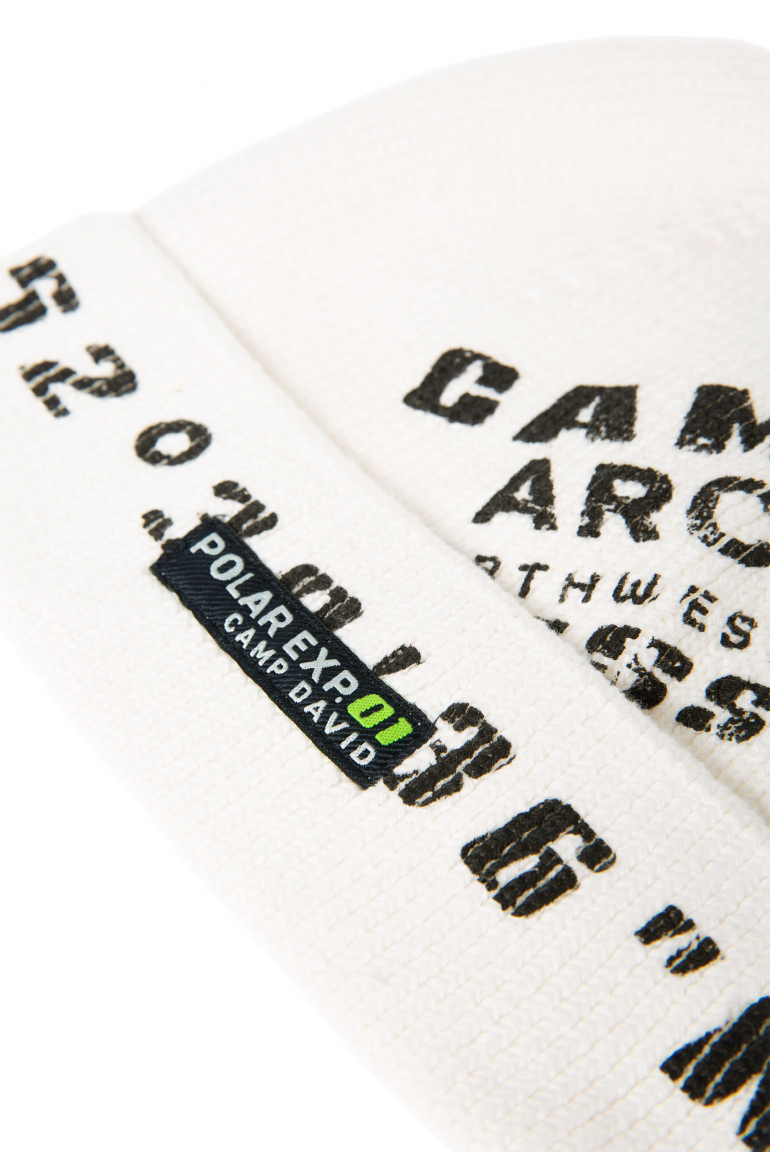 Rippstrickmütze mit Logo Print und Patch