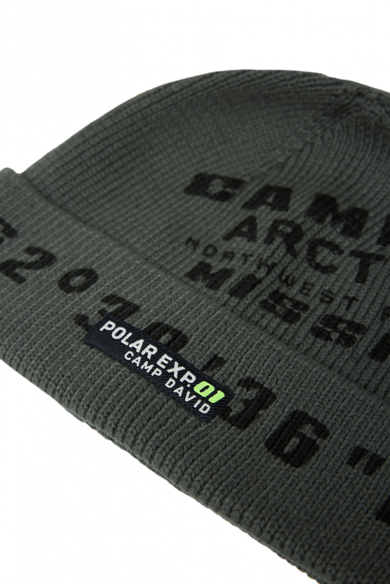 Rippstrickmütze mit Logo Print und Patch