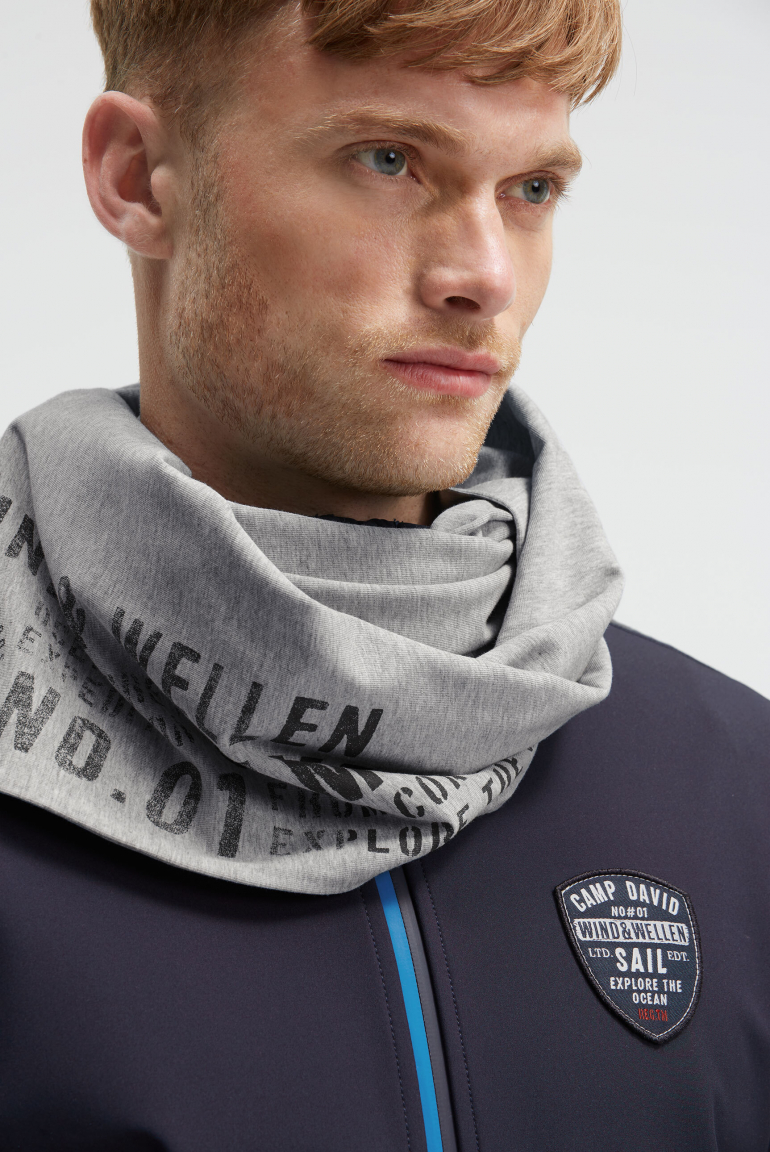 Schal aus Jersey mit Label Print