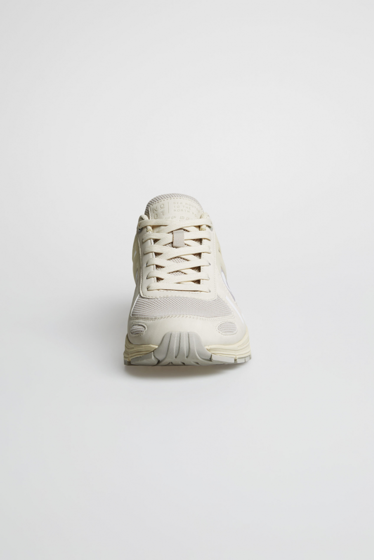 Sneaker mit Mesh- und Logo-Details
