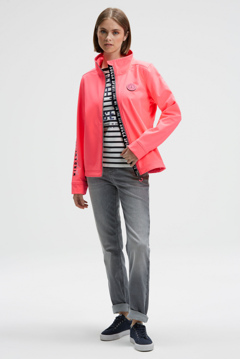 Softshelljacke mit Ärmelprint und Stickereien