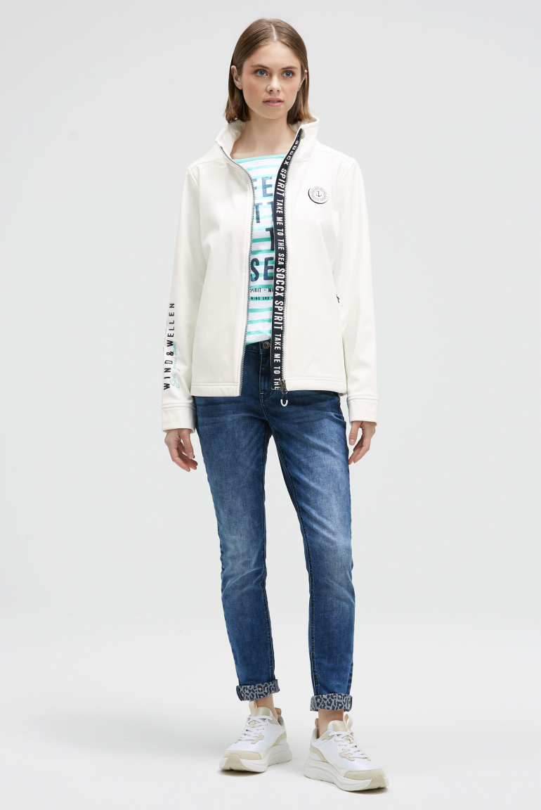 Softshelljacke mit Ärmelprint und Stickereien