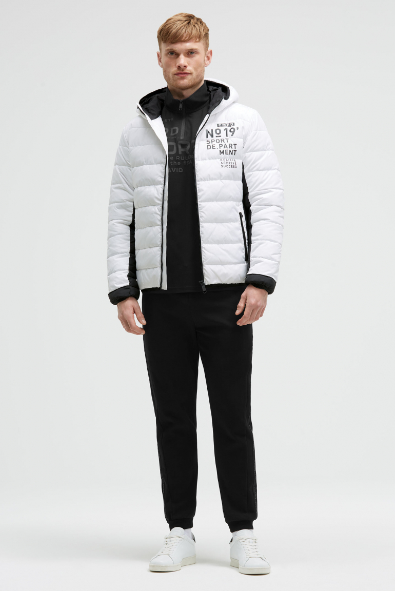 Steppjacke mit Kapuze und Vinyl Print