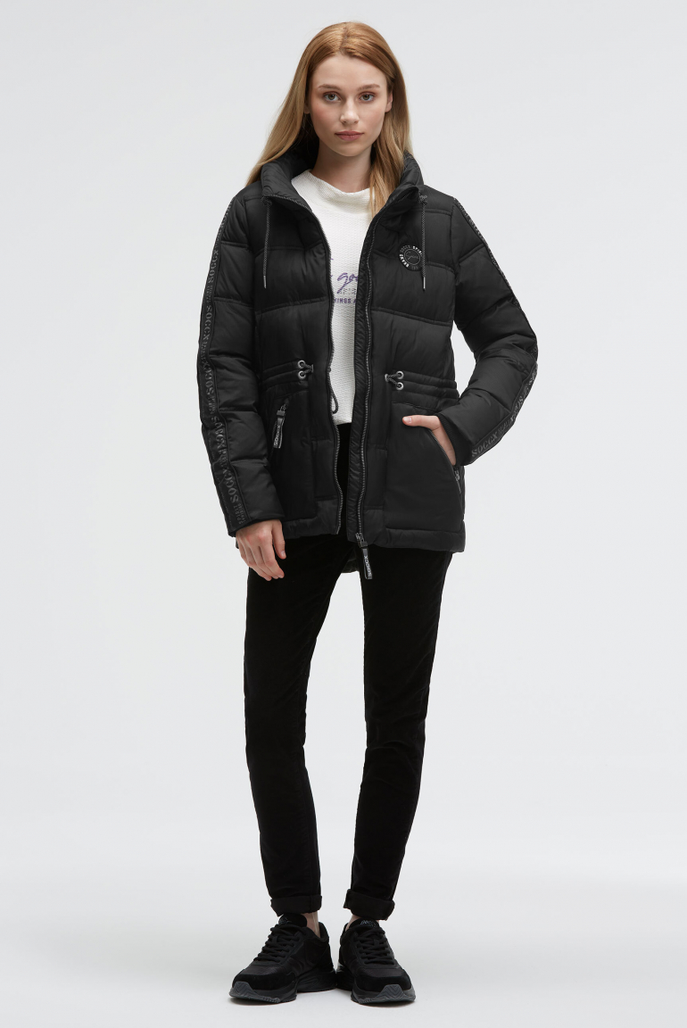 Steppjacke mit Taillengummizug und Logo-Tapes