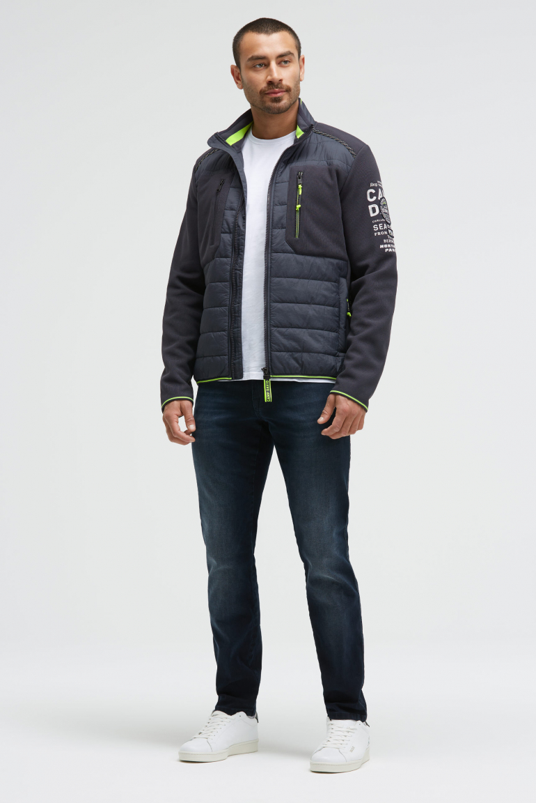 Strukturierte Fleecejacke im Materialmix