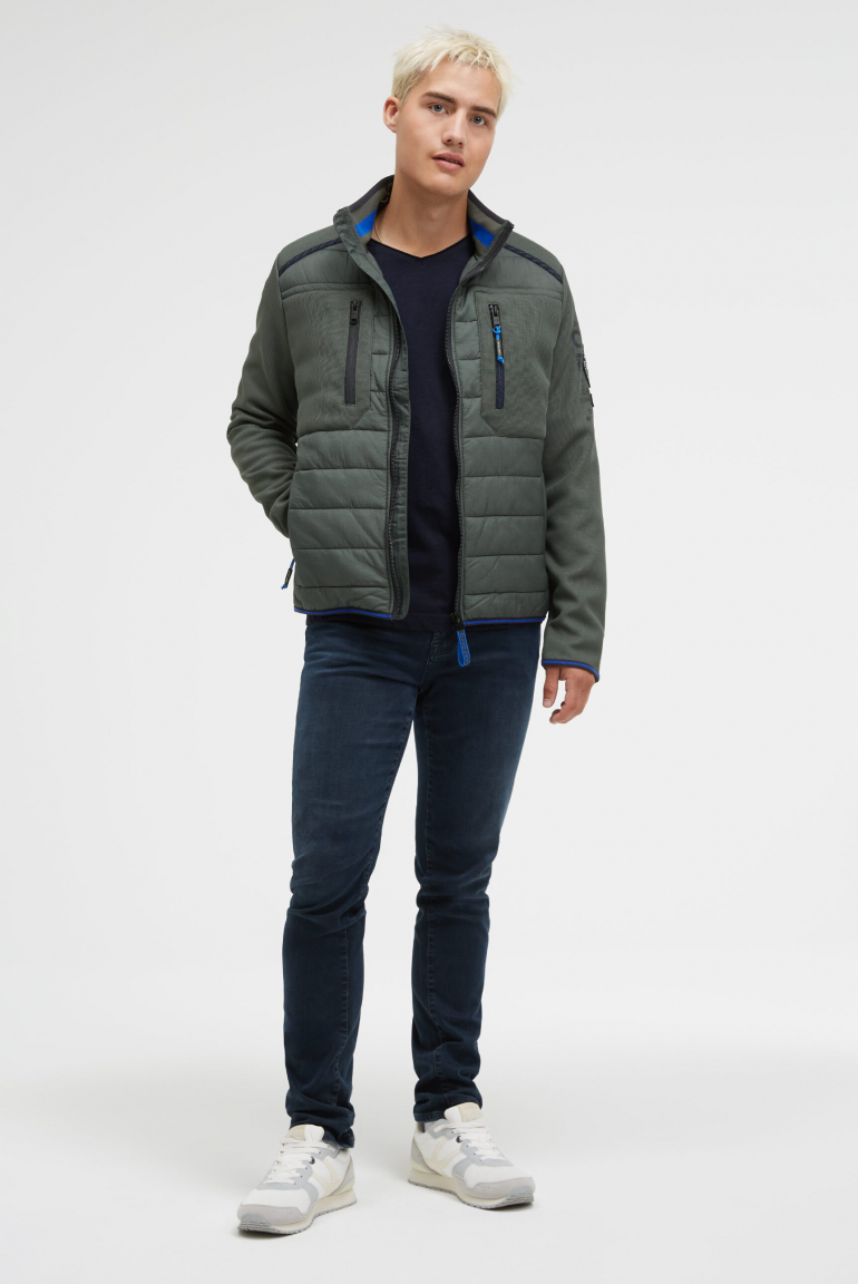Strukturierte Fleecejacke im Materialmix
