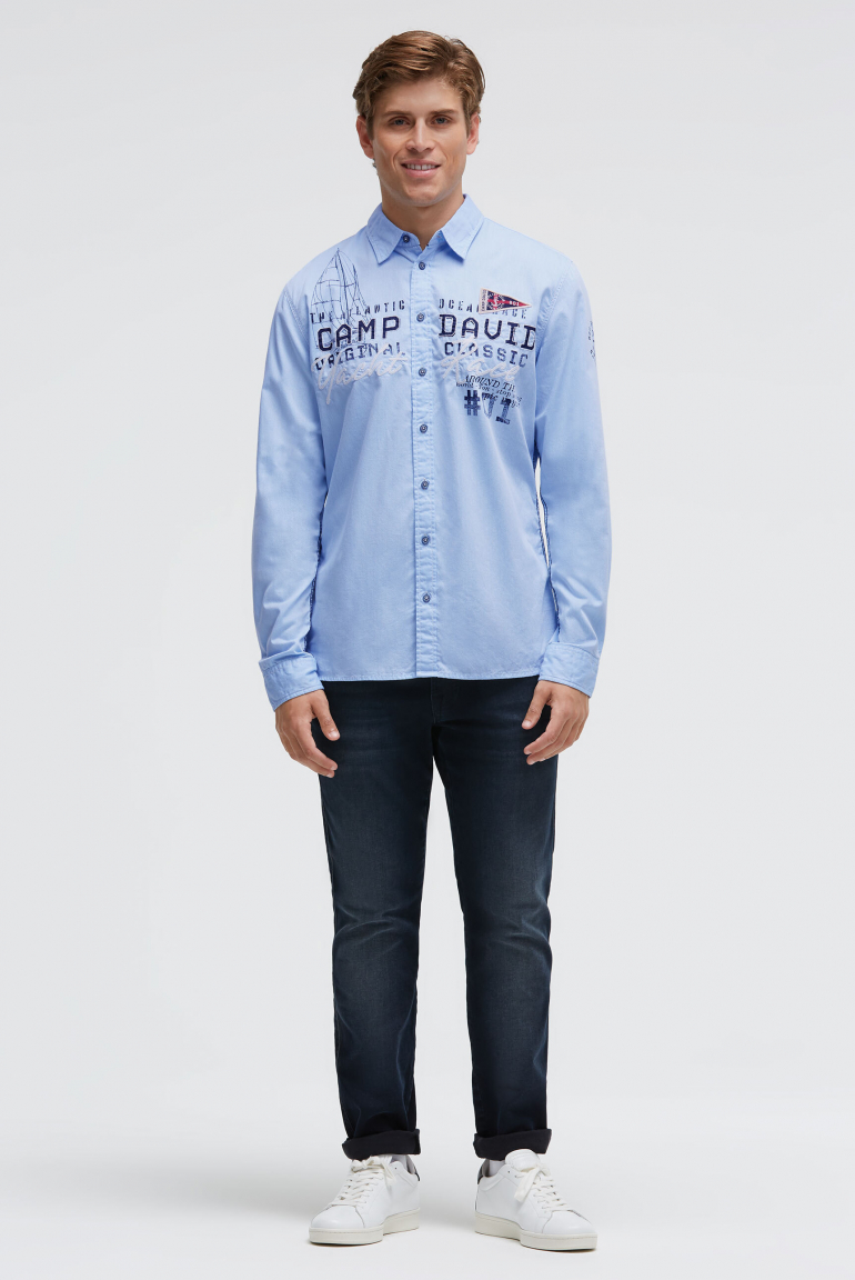 Strukturiertes Langarmhemd mit Logo-Applikationen