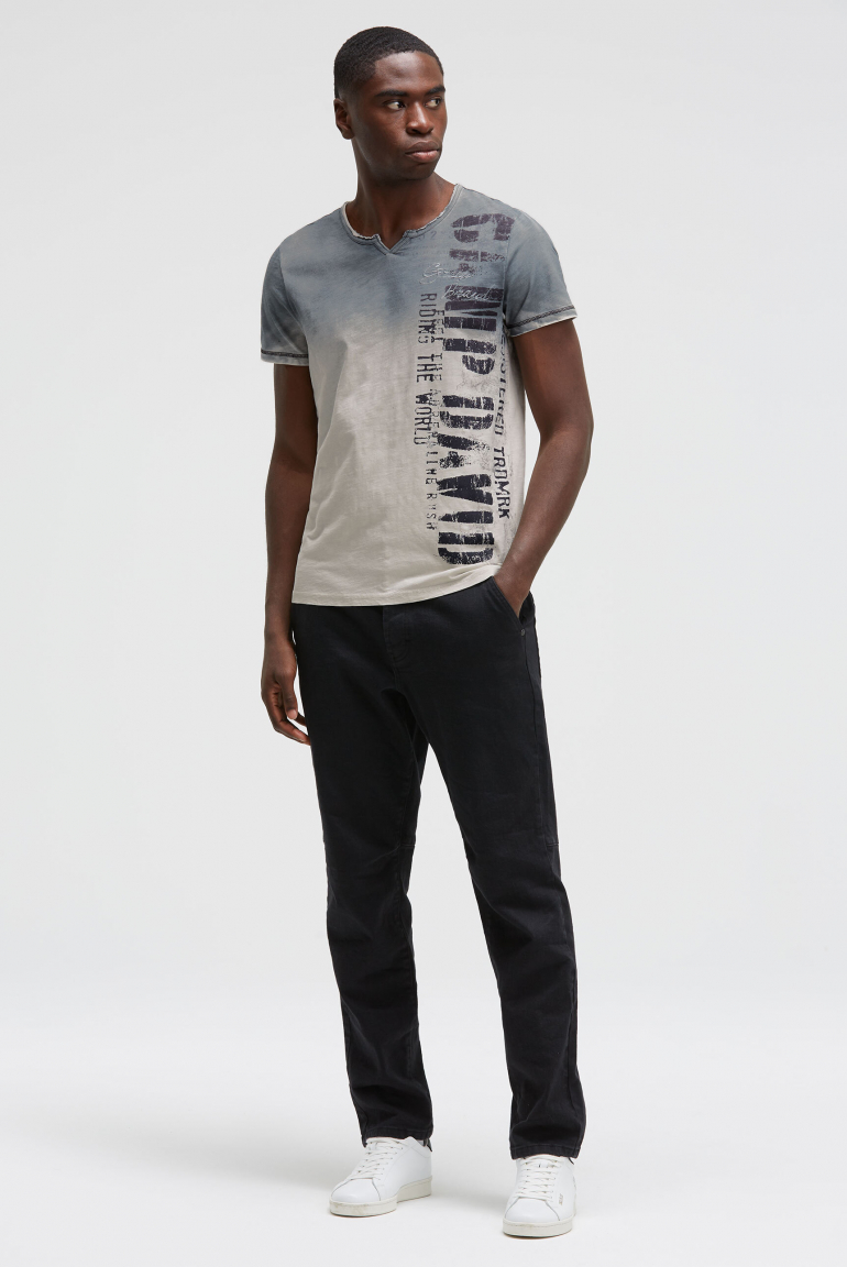 T-Shirt im Vintage Look mit Spray-Effekt und Artwork