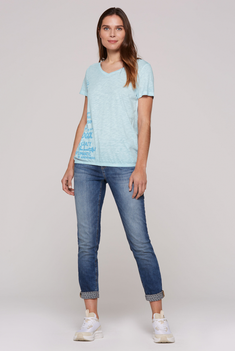 T-Shirt mit Gummizugsaum und Label Print