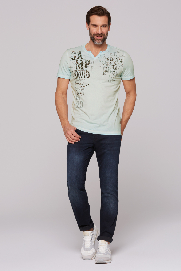 T-Shirt mit Label Prints im Used Look