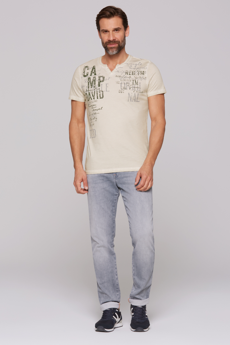 T-Shirt mit Label Prints im Used Look