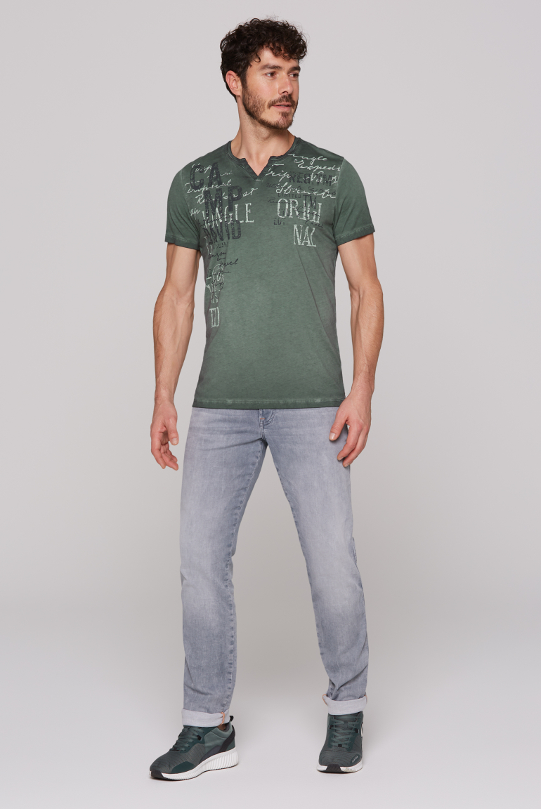 T-Shirt mit Label Prints im Used Look