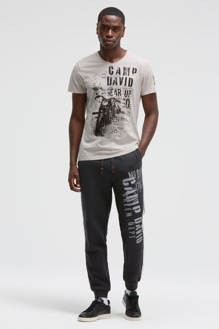 T-Shirt V-Neck im Used Look mit Photoprint