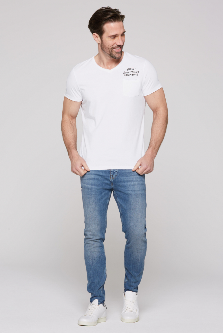 V-Shirt mit Brusttasche und Backprint