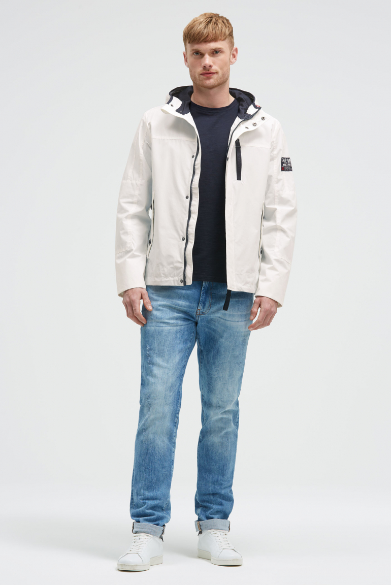 Wind- und Wetterjacke mit Kapuze