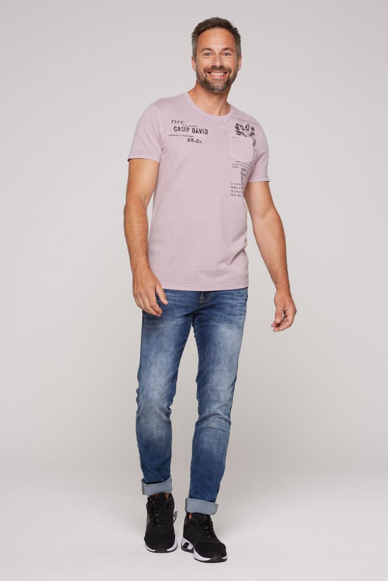 und Prints T-Shirt Brusttasche mit DAVID CAMP Logo & french | SOCCX violet