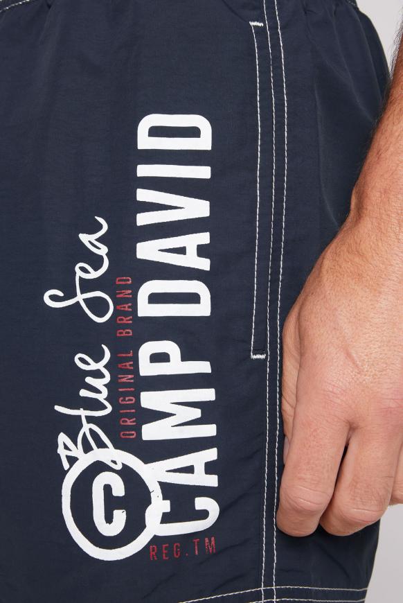 Badeshorts mit Logo Print