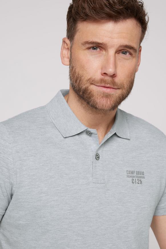Basic Pikee-Polo mit Logo-Stickerei