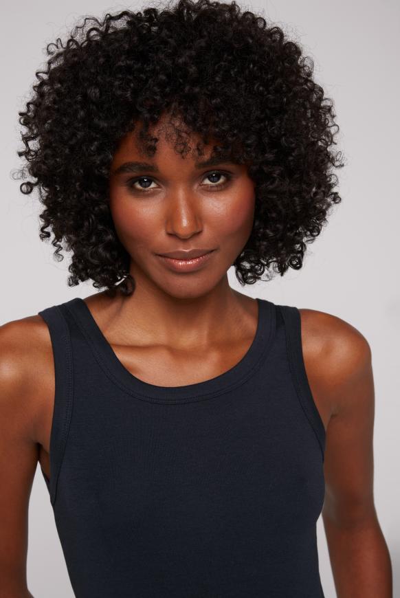Basic Top mit Logo Print am Saum
