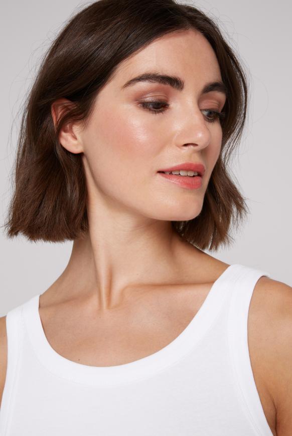 Basic Top mit Logo Print am Saum