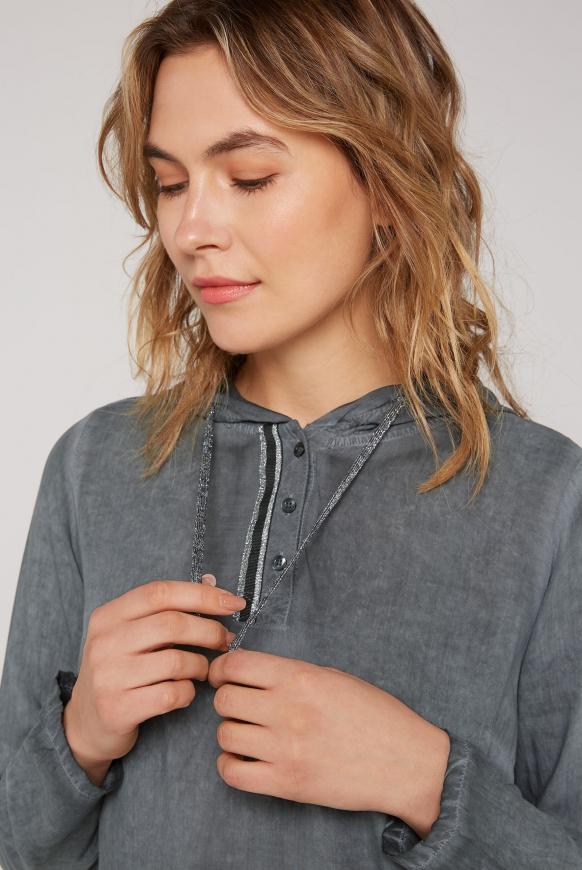 Bluse mit Kapuze und Rücken-Artwork
