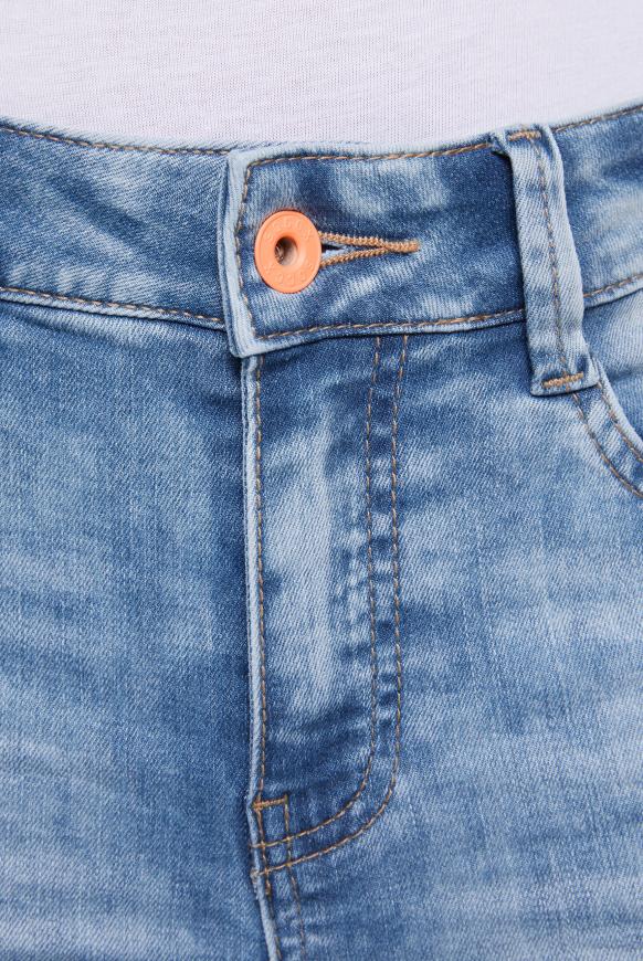 Capri Jeans NO:RA mit Stickereien